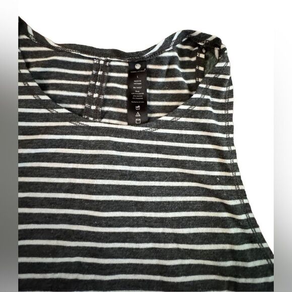 EUC Yogalicious crop workout top loose fitting slit back Rare Large FINAL PRICE - Picture 4 of 5